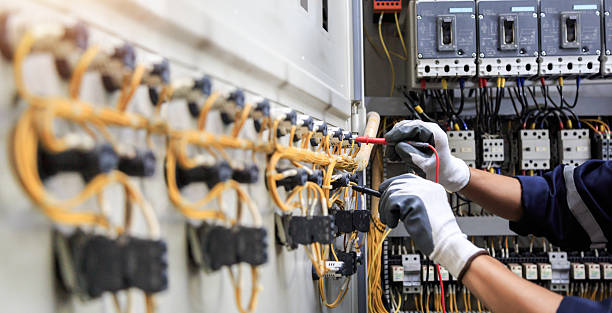 Professional Electrician technician working in Cincinnati, OH